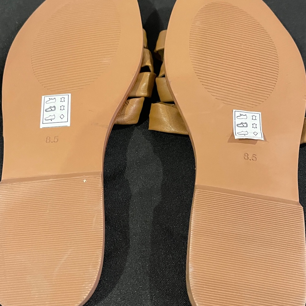 Crevo Women's Tan Cross-Strap Sandals - Picture 3 of 5
